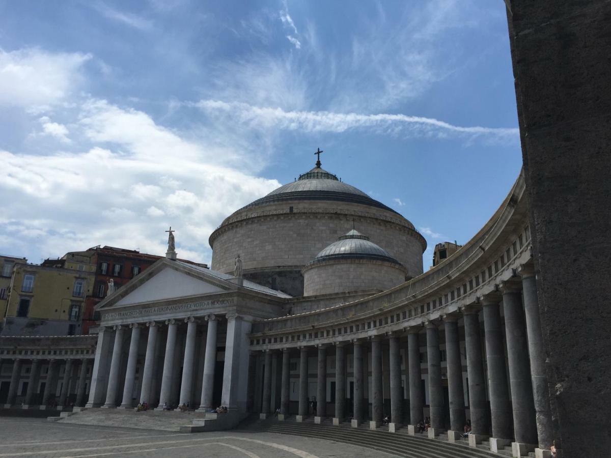 Il Posto Fisso Napoli Apartment Luaran gambar
