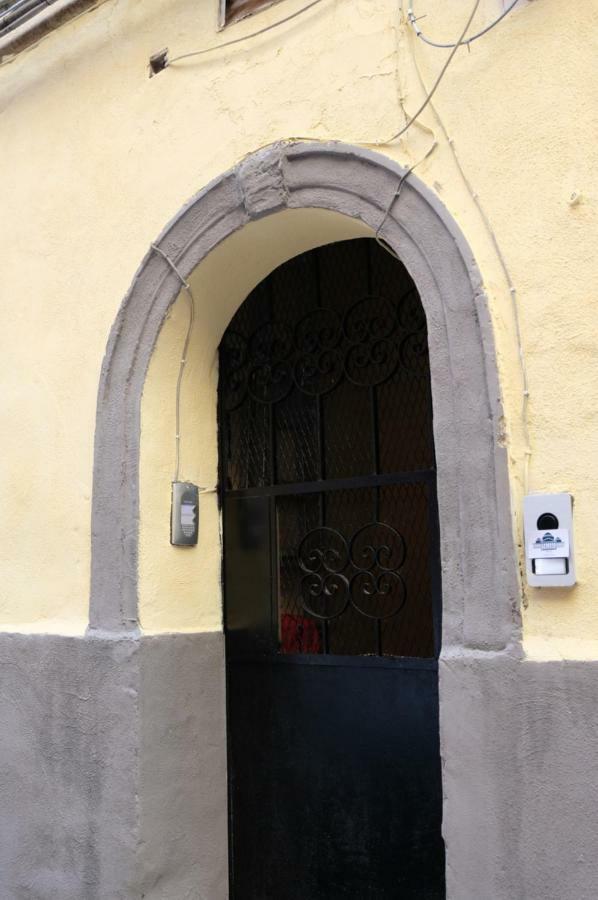 Il Posto Fisso Napoli Apartment Luaran gambar